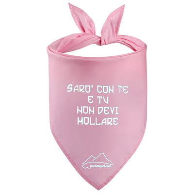 Bandana per cani con la scritta "Sarò con te e tu non devi mollare" di colore rosa