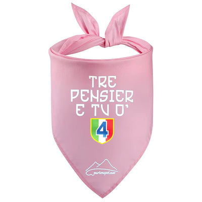 Bandana per cani con la scritta tre pensier e tu ò e lo scudetto tricolore con il numero 4 all'interno di colore rosa