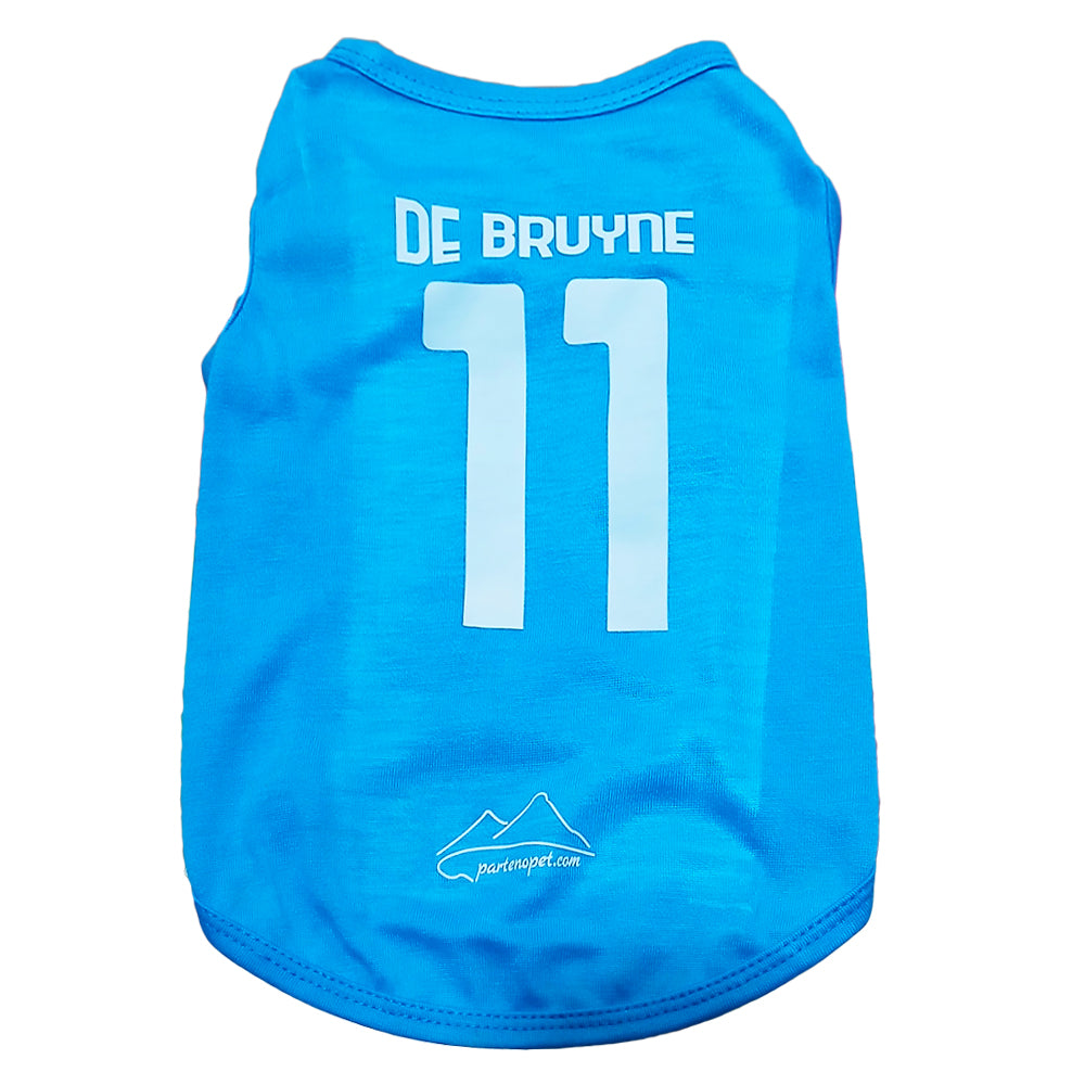 Maglietta blu azzurra per cani con scritta De Bruyne 11 bianca, abbigliamento sportivo per animali domestici tifosi del Napoli.