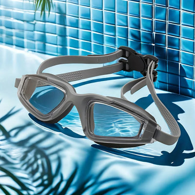 Occhialini nuoto professionali G2427 con lenti azzurre specchiate e montatura nera, design Large Frame per visione 180 gradi, kit con tappi e stringinaso.