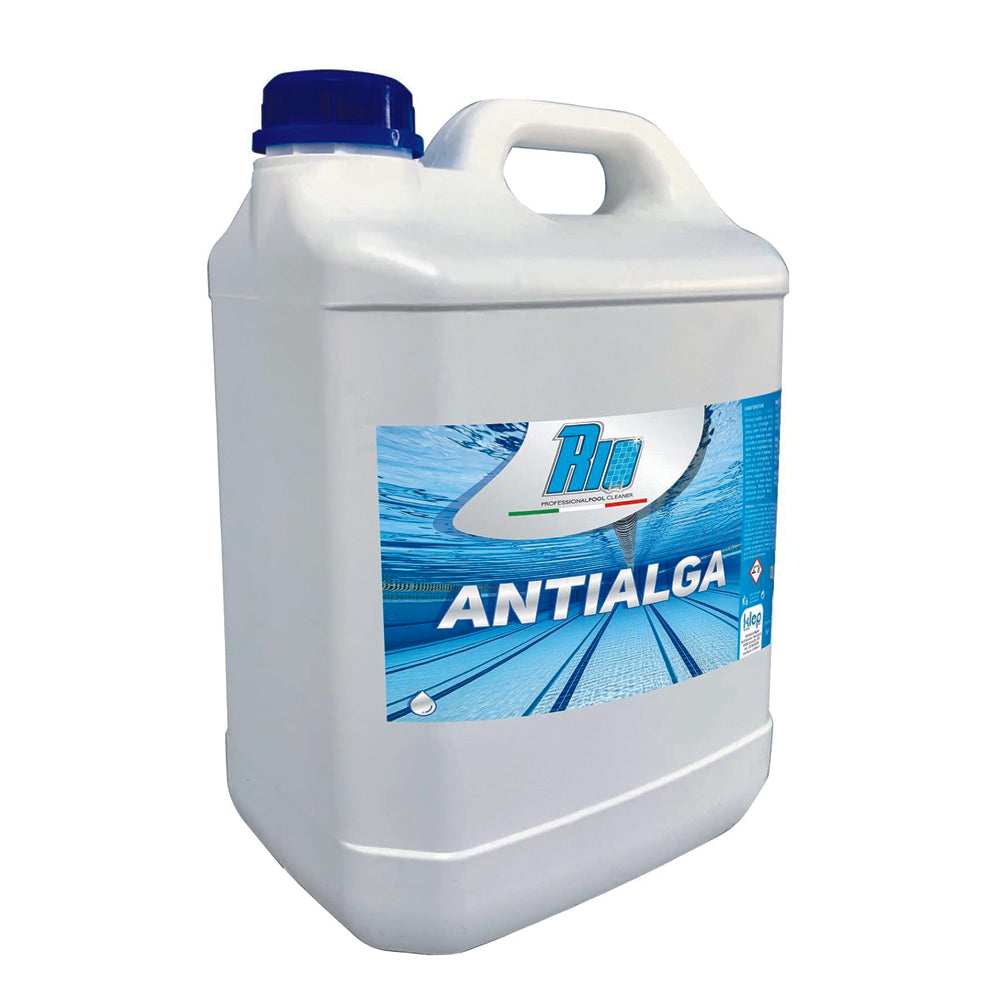 Flacone e tanica Rio Antialga liquido professionale per piscina, disponibile nei formati 1kg, 5kg, 10kg e 20kg. Antialghe non schiumogeno e schiarente per acqua cristallina.