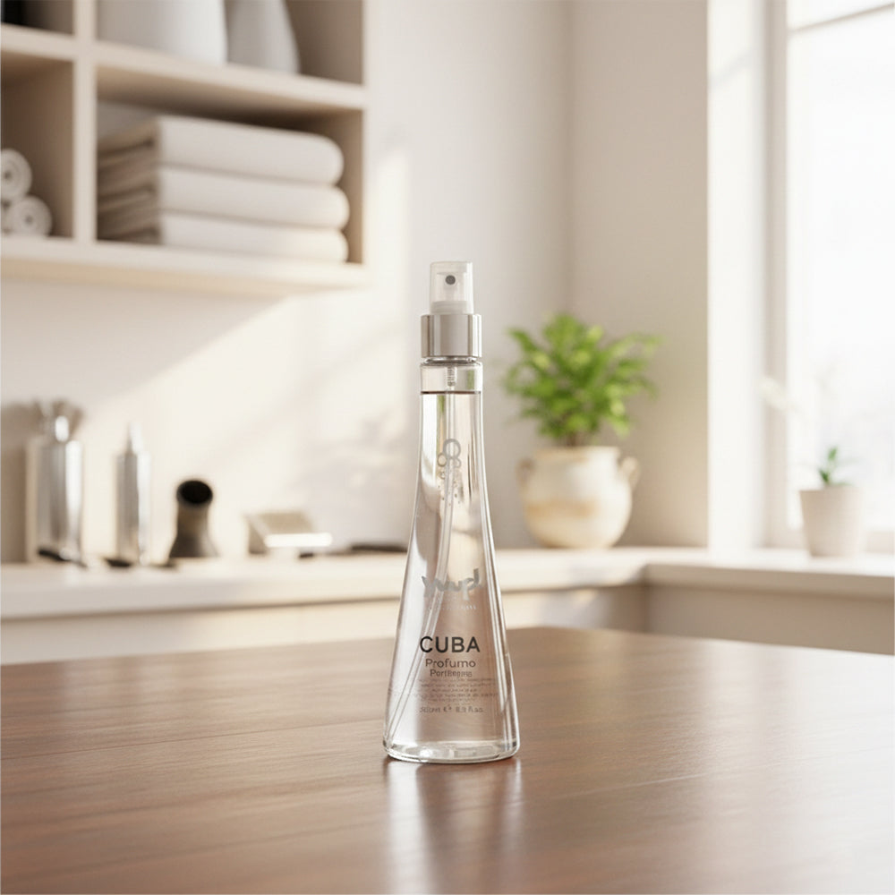 Flacone di Yuup Profumo Cuba da 100ml per cani e gatti, fragranza professionale con note di rum e tabacco per una freschezza a lunga durata