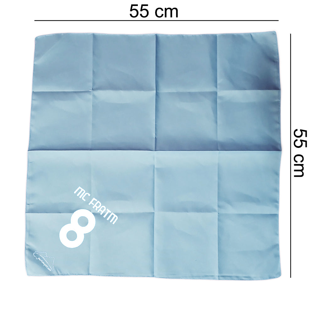 Bandana per cani con la scritta MC FRATM e il numero 8 di colore azzurro