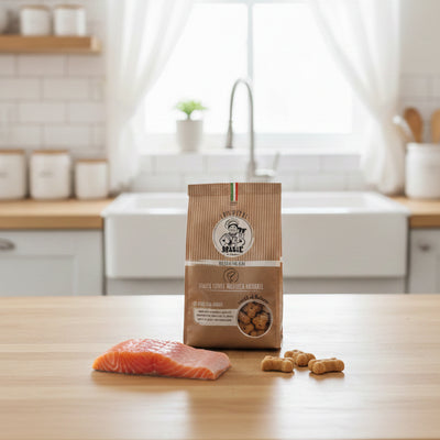 Confezione da 300g di Biscotti Marie Ossetti al Salmone per cani, snack mono-proteico senza sale, coloranti e conservanti, ricco di pesce disidratato.