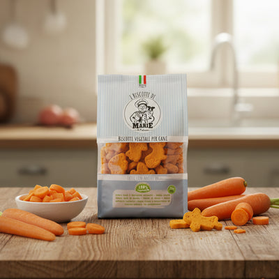 Confezione di Biscotti Marie Vegetali alla carota per cani da 400g, snack a forma di animaletti colorati, senza carne, sale, zuccheri e lieviti.