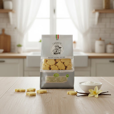 Confezione da 400g di Biscotti Marie Vegetali alla vaniglia per cani, premietti a forma di animaletti colorati, senza carne, sale, zuccheri, lieviti e olio di palma.