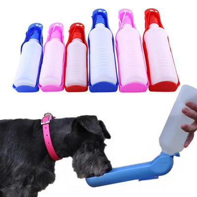Borraccia da viaggio portatile per cani e gatti con ciotola integrata richiudibile, disponibile nei colori blu, verde, rosso e rosa, misure da 250ml a 750ml.