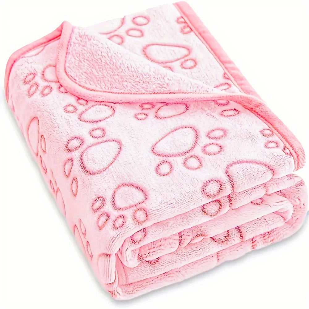 Coperta morbida per cani e gatti in flanella grigia, rosa e ciano con disegni di impronte, disponibile in tre misure, ideale per proteggere il divano.