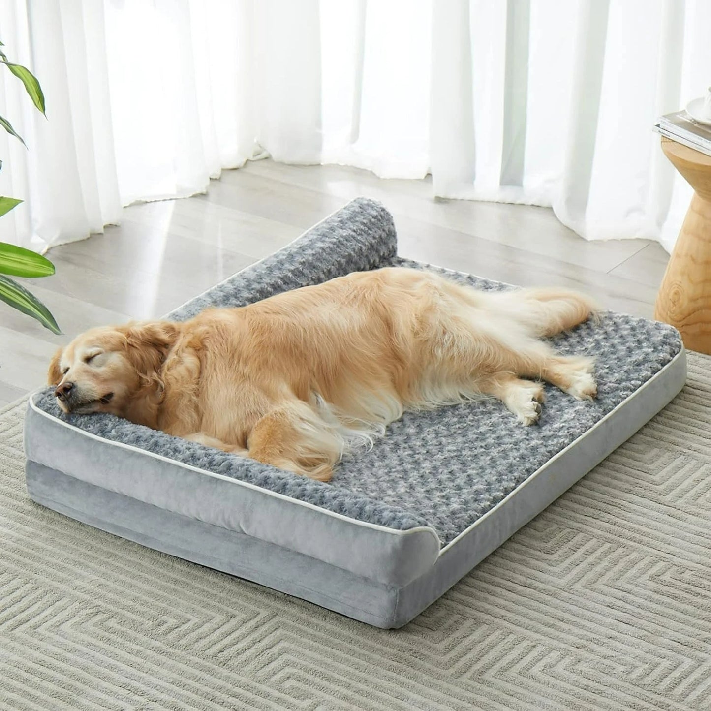 Letto ortopedico a divano per cani di taglia grande, disponibile in grigio e nero, con cuscino impermeabile sfoderabile e base antiscivolo per supporto articolare.