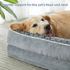 Letto ortopedico a divano per cani di taglia grande, disponibile in grigio e nero, con cuscino impermeabile sfoderabile e base antiscivolo per supporto articolare.