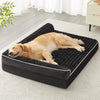 Letto ortopedico a divano per cani di taglia grande, disponibile in grigio e nero, con cuscino impermeabile sfoderabile e base antiscivolo per supporto articolare.