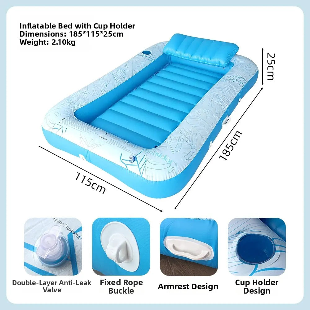 Materassino gonfiabile per adulti Wonflex con cuscino integrato, colore moderno, galleggiante su acqua azzurra, ideale per relax estivo in piscina e mare.