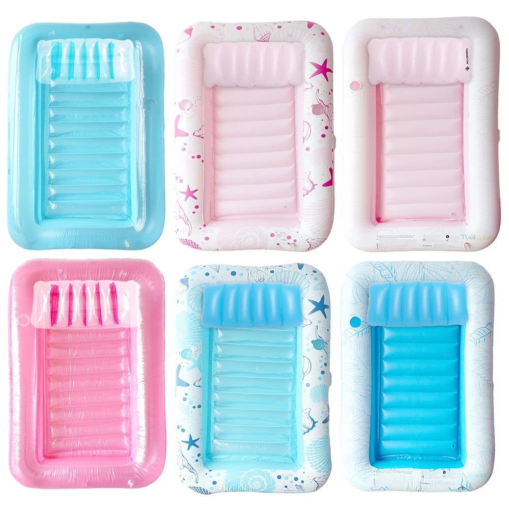 Materassino gonfiabile per adulti Wonflex con cuscino integrato, colore moderno, galleggiante su acqua azzurra, ideale per relax estivo in piscina e mare.