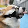 Museruola per cani in nylon nero con bordi riflettenti, imbottitura interna morbida e fibbia a scatto, ideale per cani di piccola, media e grande taglia.
