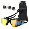 Occhialini nuoto professionali G2427 con lenti azzurre specchiate e montatura nera, design Large Frame per visione 180 gradi, kit con tappi e stringinaso.