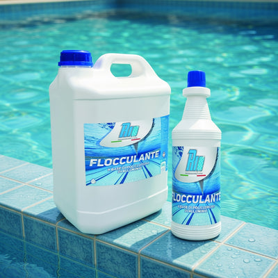 Flacone e tanica Rio Flocculante liquido per piscina, disponibile nei formati 1L, 5L, 10L e 20L. Chiarificatore professionale per eliminare l'acqua torbida e potenziare il filtro a sabbia.