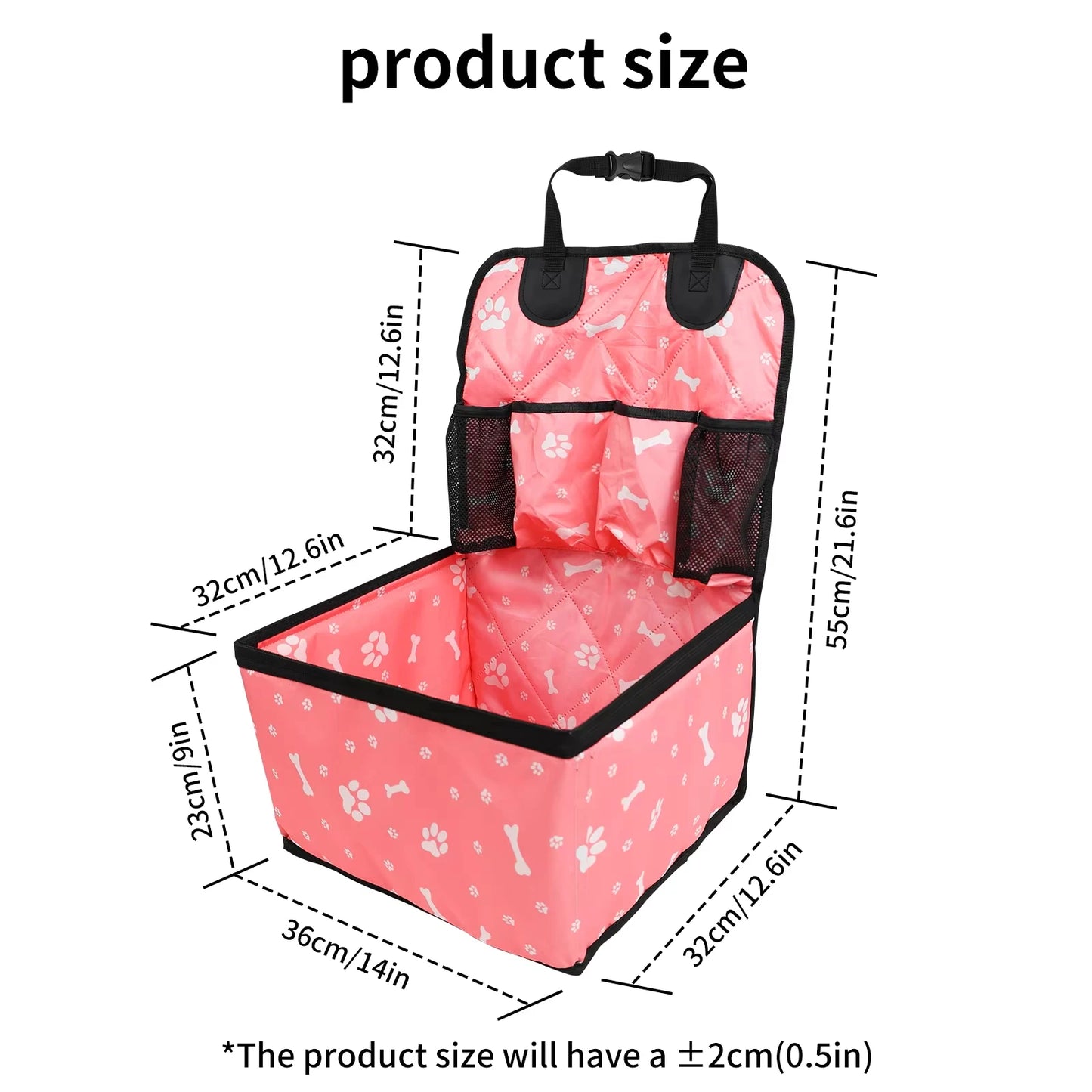 Seggiolino auto booster per cani di piccola taglia disponibile nei colori nero e rosa, posizionato sul sedile anteriore, con tasche laterali e materiale resistente antigraffio.