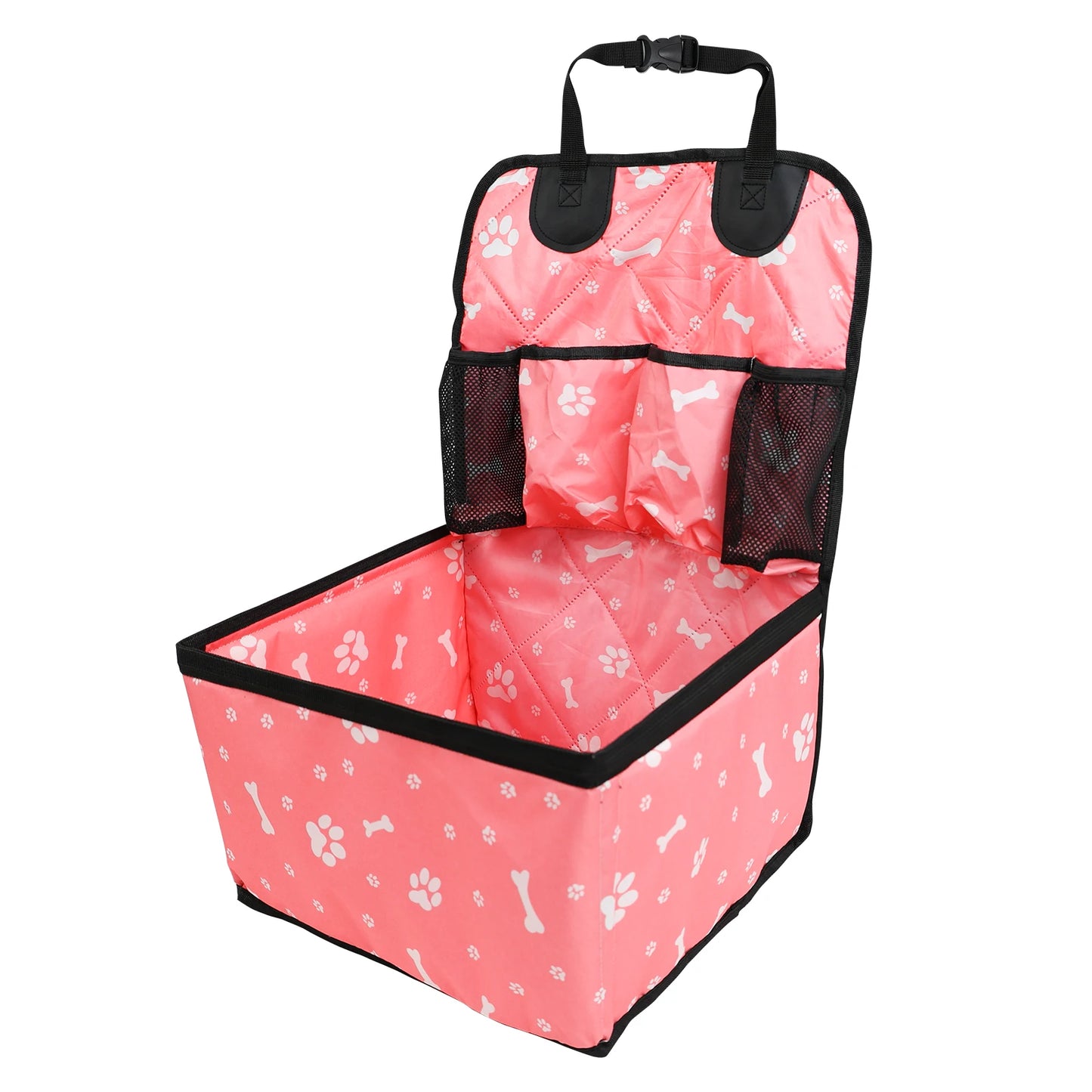 Seggiolino auto booster per cani di piccola taglia disponibile nei colori nero e rosa, posizionato sul sedile anteriore, con tasche laterali e materiale resistente antigraffio.