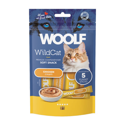 Confezione da 5 bustine da 14g cad. di snack liquido per gatti al pollo marca Woolf