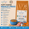 Sacco da 2 kg di crocchette pressate a freddo Partenopet Puppy Starter al gusto maiale e pesce, cibo secco monoproteico di base per lo svezzamento dei cuccioli, senza conservanti né coloranti, 100% Made in Italy.